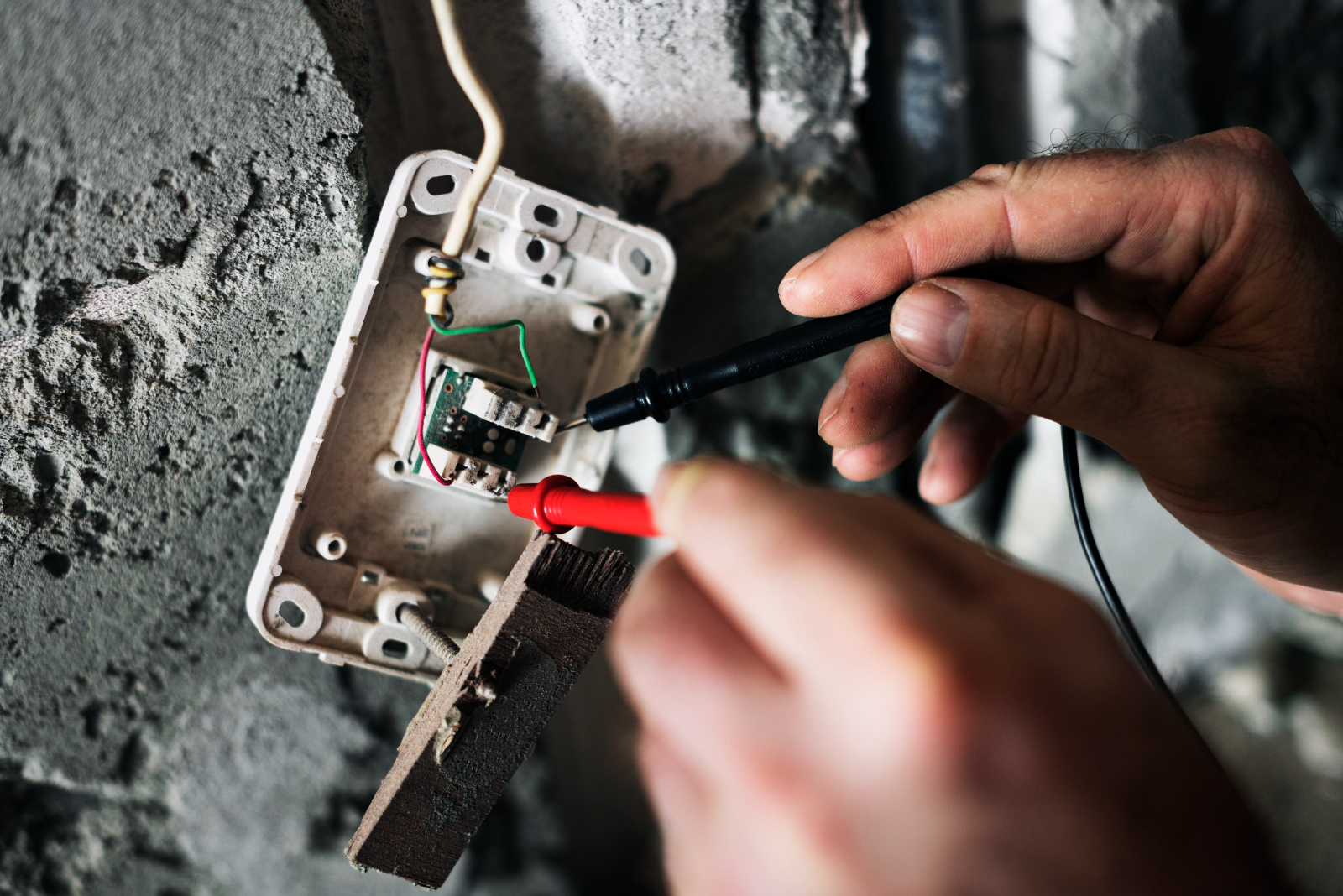 What Are Signs You Should Call An Emergency Electrician - Electrical Contractor Services Preston, Manchester, Liverpool And The North West